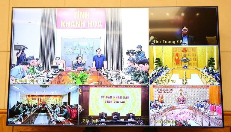 Thủ tướng chủ trì cuộc họp khẩn trực tuyến từ Algeria về ứng phó mưa lũ, thiên tai, cứu hộ, cứu nạn