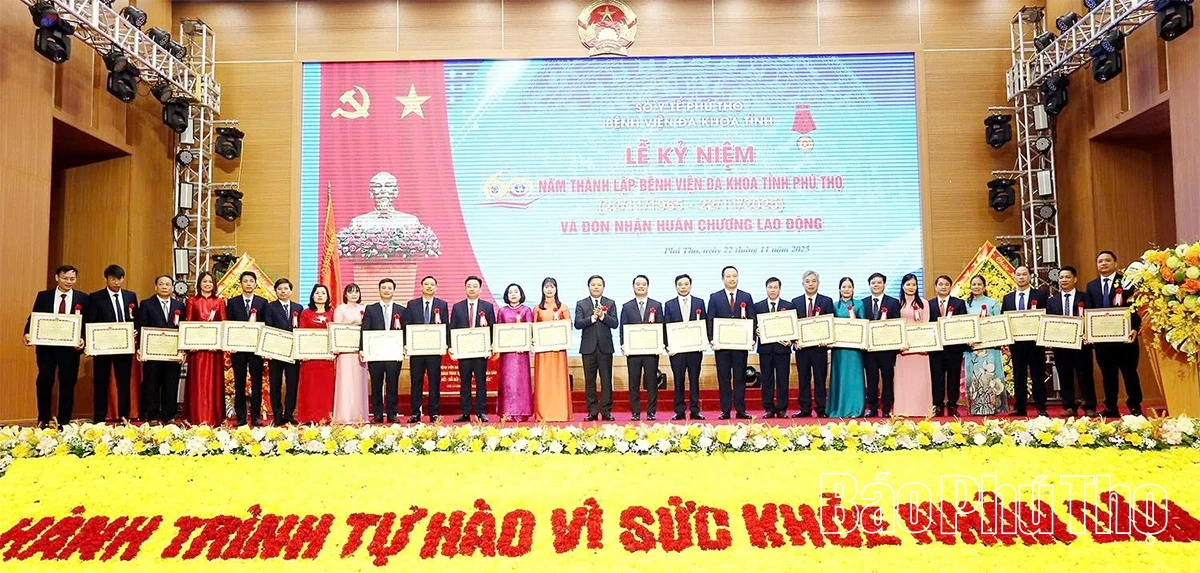Bệnh viện Đa khoa tỉnh Phú Thọ kỷ niệm 60 năm thành lập và đón nhận Huân chương Lao động hạng Ba