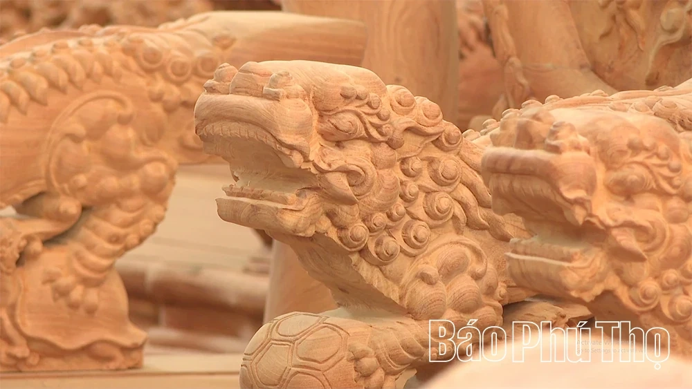 Van Ha Carpentry – where skilled hands preserve the soul of the village