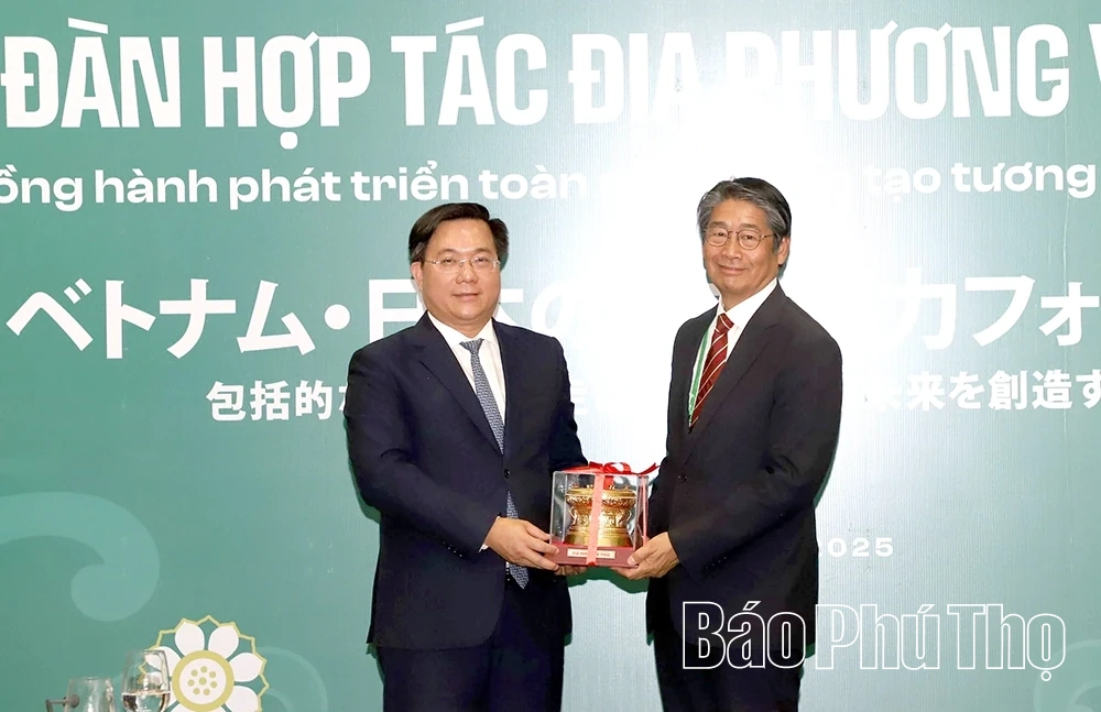 Chủ tịch UBND tỉnh Trần Duy Đông tiếp, làm việc với Đại sứ Đặc mệnh toàn quyền Nhật Bản