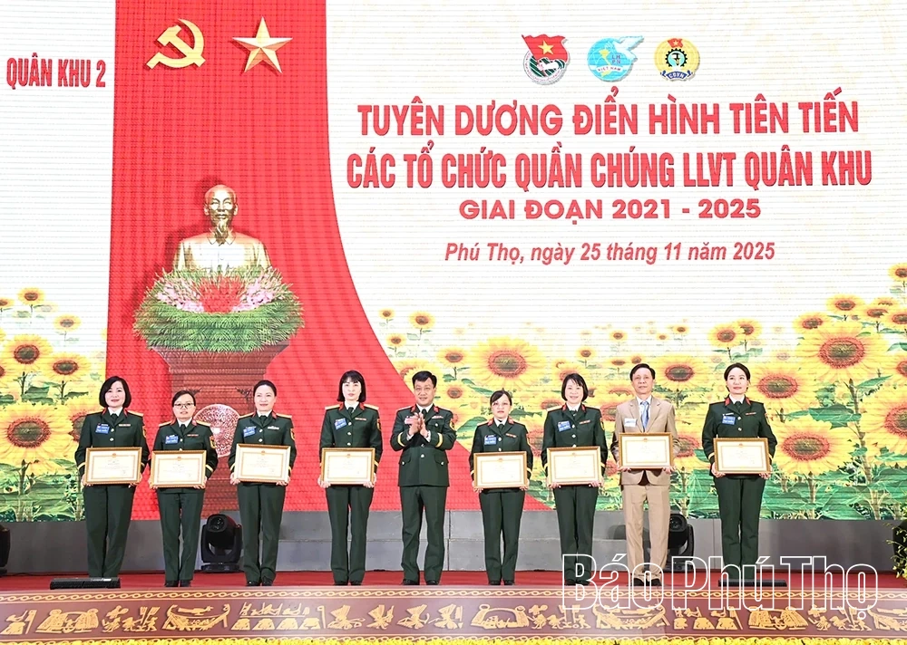 Quân khu 2 tuyên dương các tập thể , cá nhân tiêu biểu trong hoạt động công tác quần chúng giai đoạn 2021 – 2025