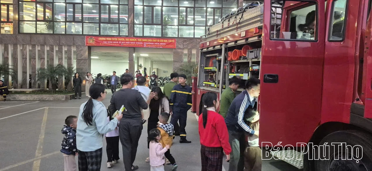 500 cư dân nhà ở xã hội tham gia tuyên truyền, thực hành PCCC&CNCH