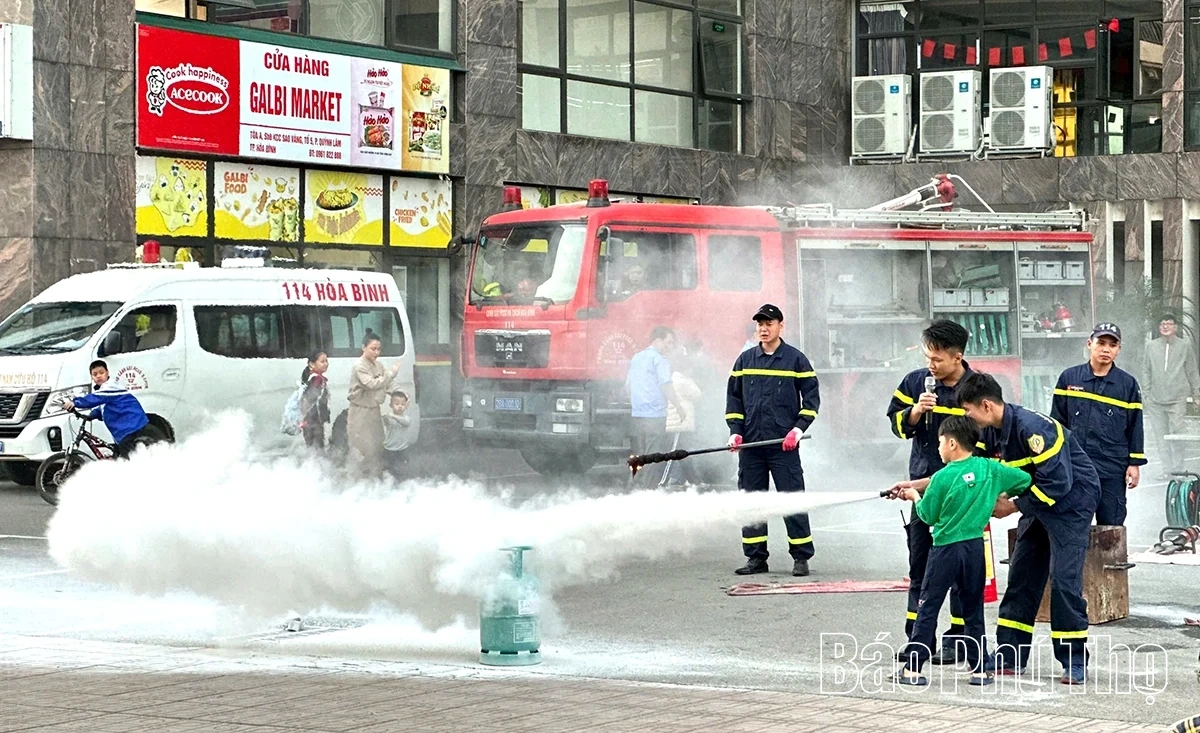 500 cư dân nhà ở xã hội tham gia tuyên truyền, thực hành PCCC&CNCH