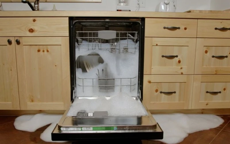 Gia đình bận rộn vẫn giữ bát đĩa sạch nhờ nước rửa chén máy rửa bát