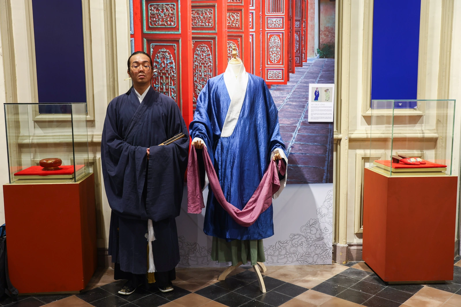 Triển lãm tái hiện y phục Việt qua ba thế kỷ