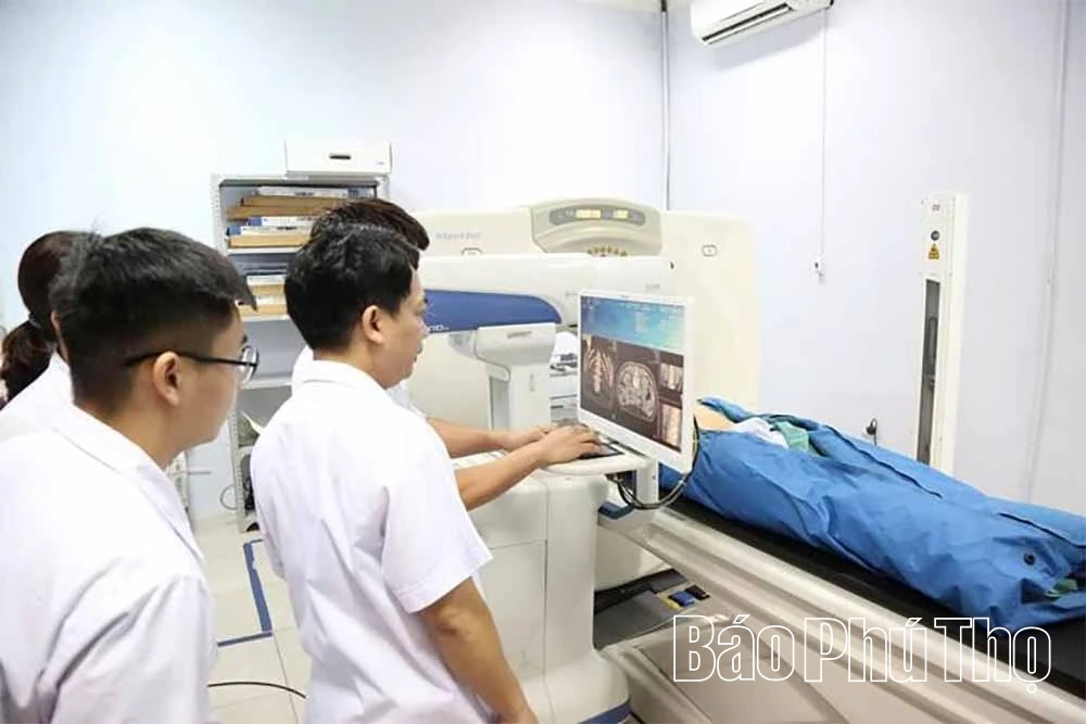 Mỗi thầy thuốc không chỉ giỏi nghề mà còn tận tâm vì người bệnh