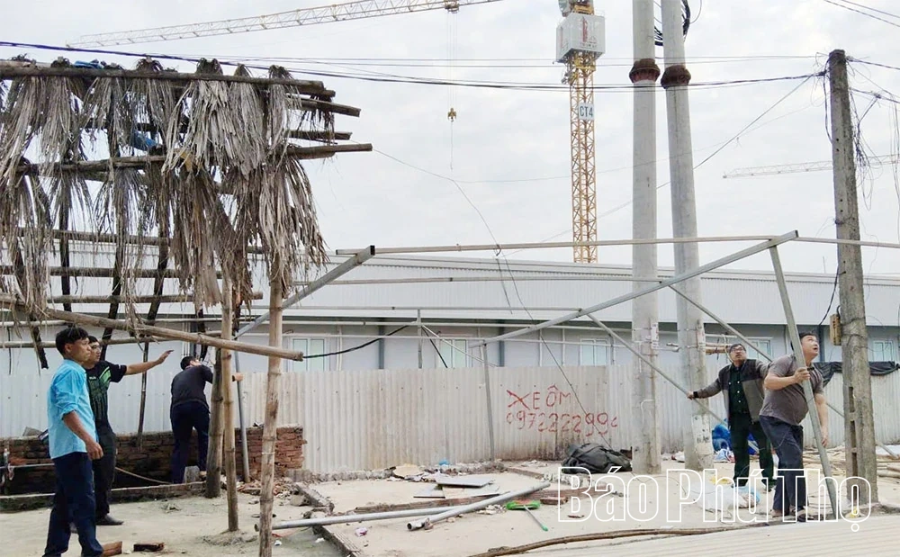 Cẩm Khê kiên quyết giải tỏa vi phạm hành lang an toàn giao thông đường bộ