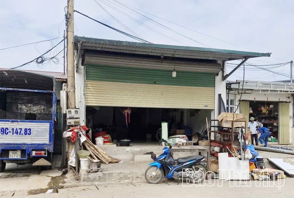 Cẩm Khê kiên quyết giải tỏa vi phạm hành lang an toàn giao thông đường bộ