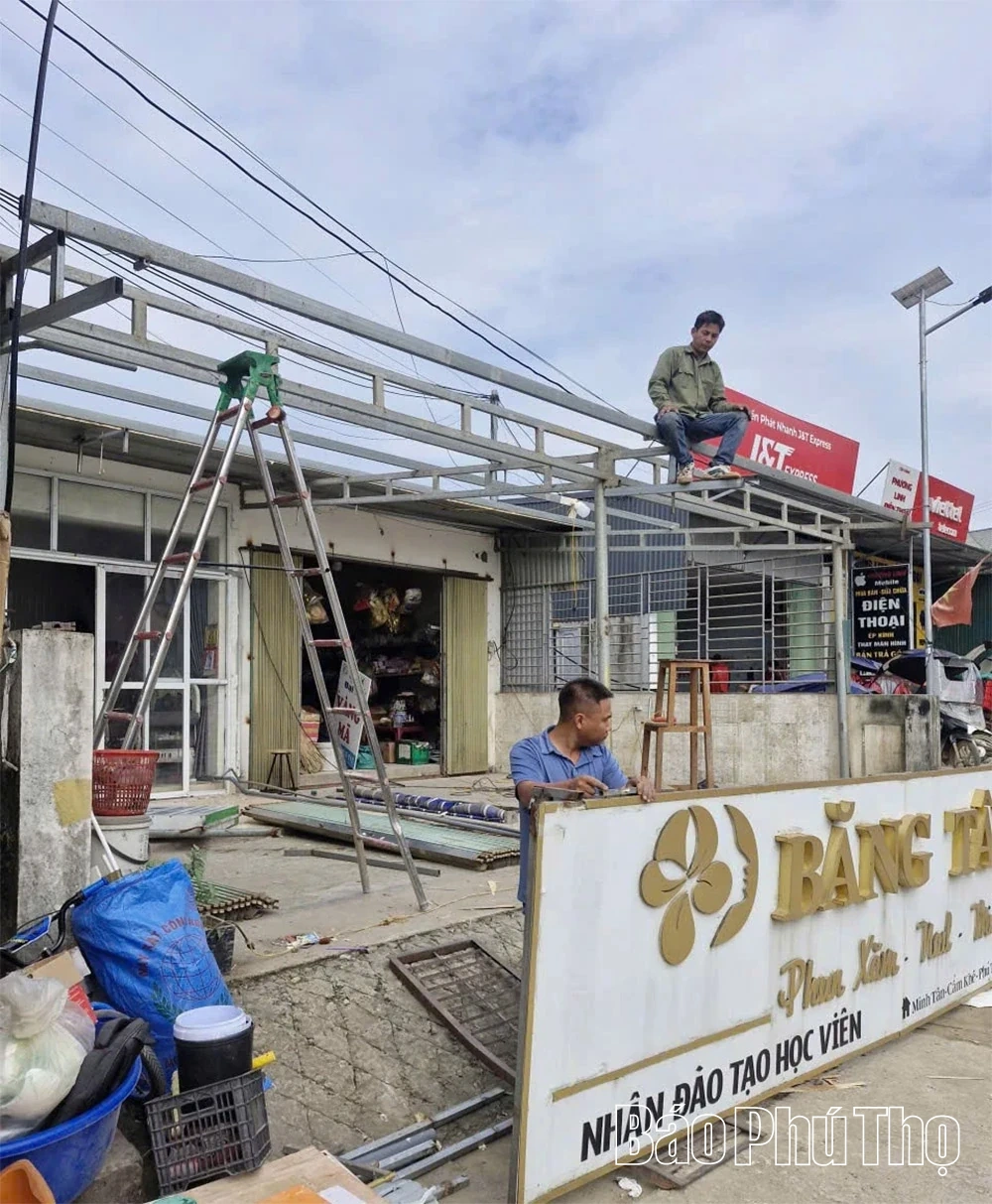 Cẩm Khê kiên quyết giải tỏa vi phạm hành lang an toàn giao thông đường bộ