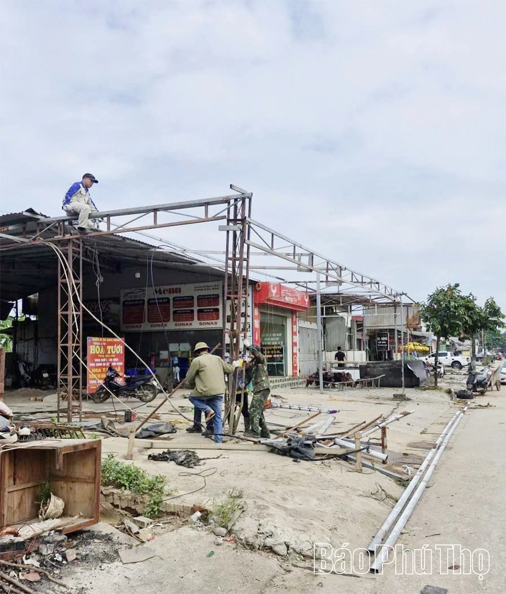 Cẩm Khê kiên quyết giải tỏa vi phạm hành lang an toàn giao thông đường bộ