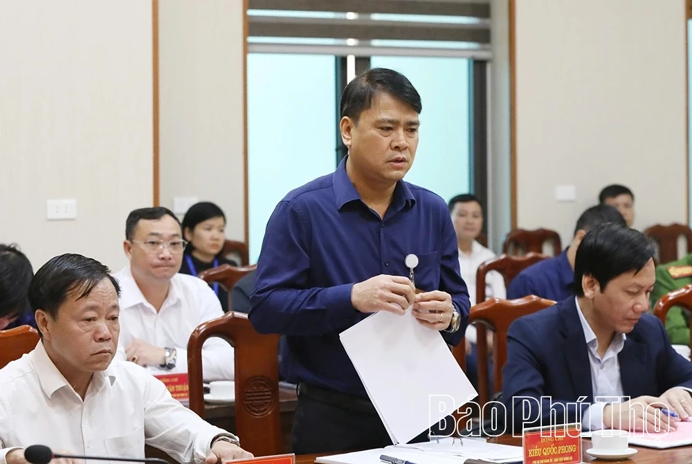 Phó Chủ tịch UBND tỉnh Nguyễn Khắc Hiếu làm việc với UBND xã Hiền Quan về cải cách hành chính