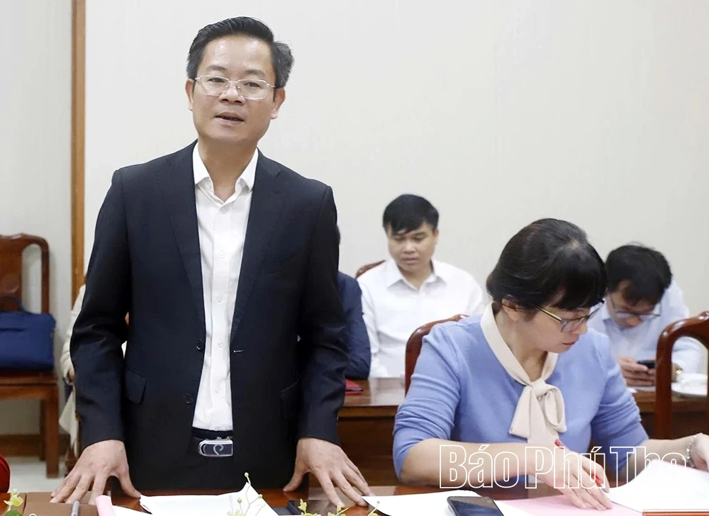 Phó Chủ tịch UBND tỉnh Nguyễn Khắc Hiếu làm việc với UBND xã Hiền Quan về cải cách hành chính