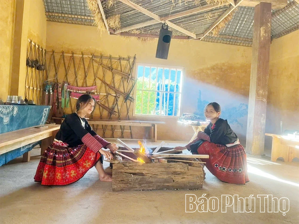 Người “đánh thức” du lịch cộng đồng bản Mông