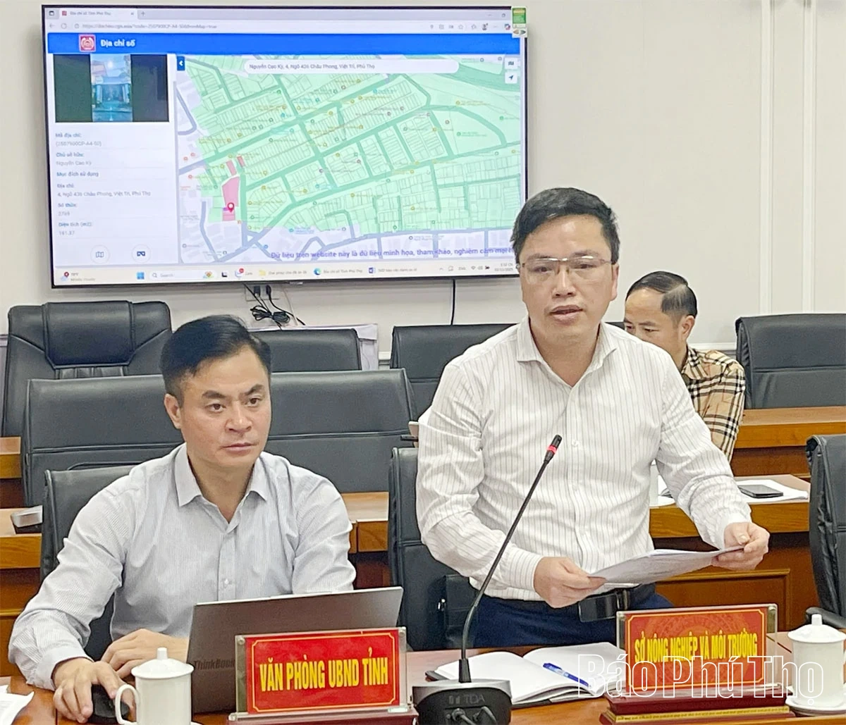 Phó Chủ tịch UBND tỉnh Vũ Việt Văn nghe báo cáo về xây dựng văn bản quy phạm pháp luật và công tác quản lý quy hoạch, đánh số nhà