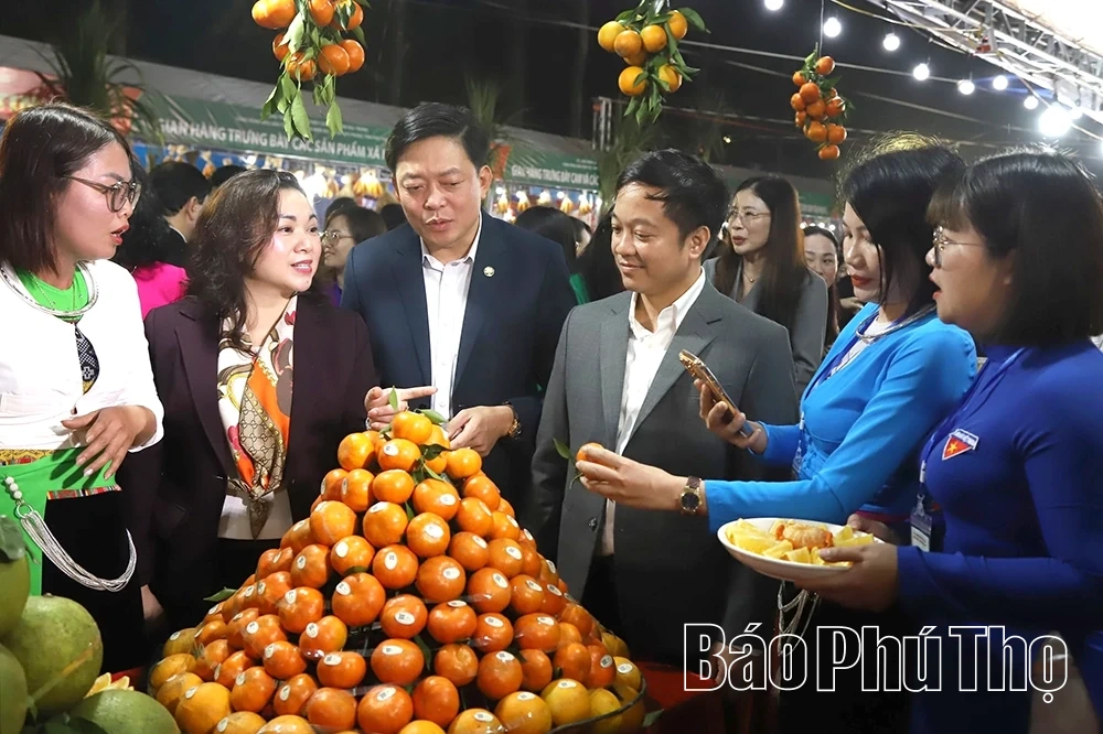 Khai mạc Lễ hội Cam Cao Phong và hội chợ triển lãm sản phẩm đặc trưng