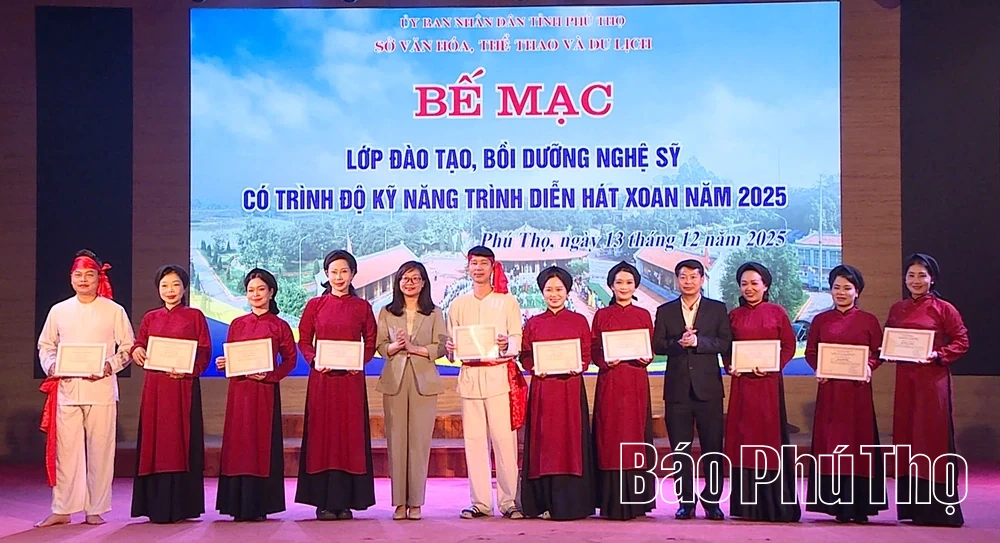 Bế mạc lớp đào tạo, bồi dưỡng nghệ sĩ có trình độ kỹ năng trình diễn Hát Xoan năm 2025