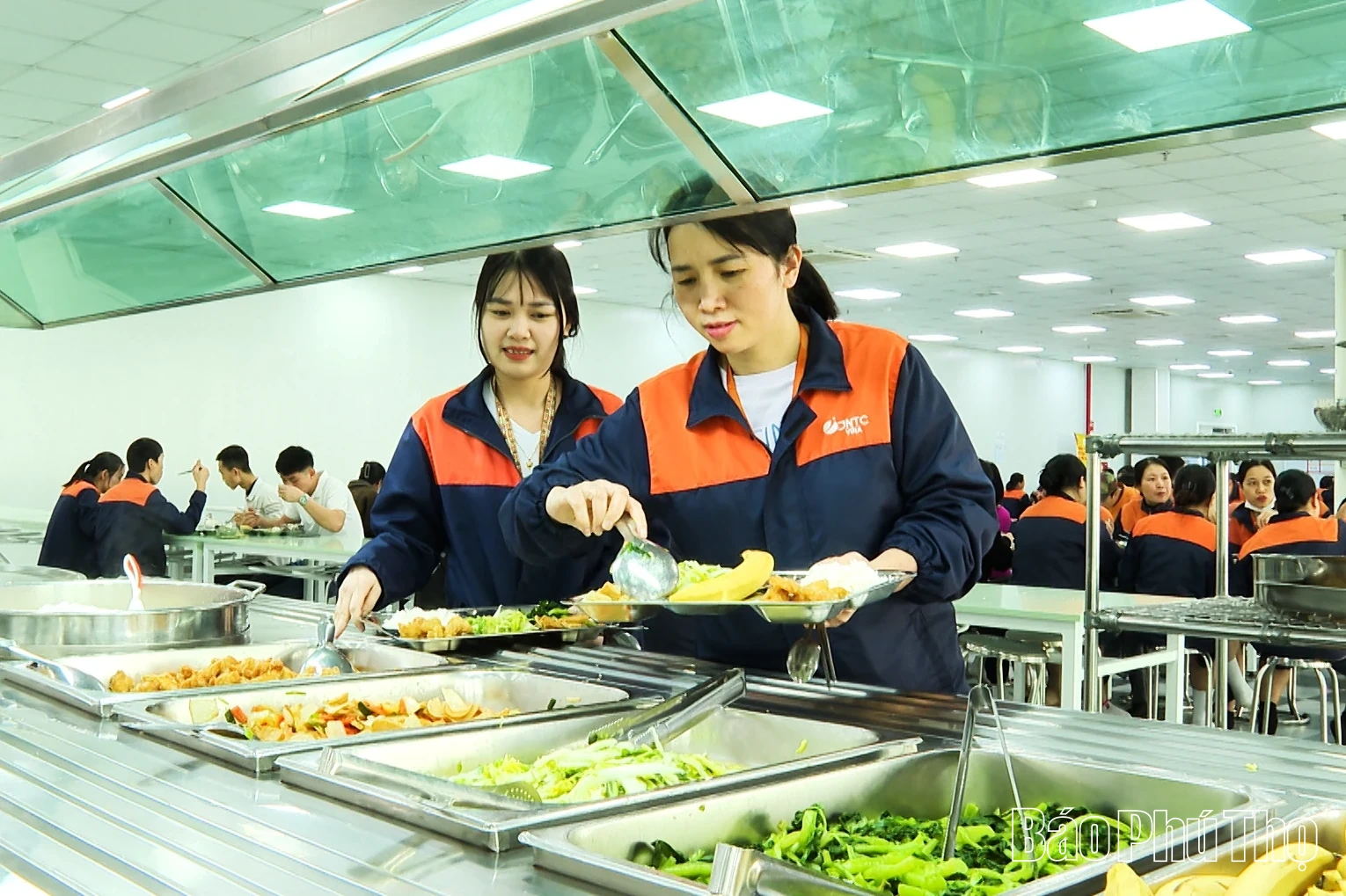 Bữa ăn ca - điểm tựa giữ chân người lao động trong doanh nghiệp