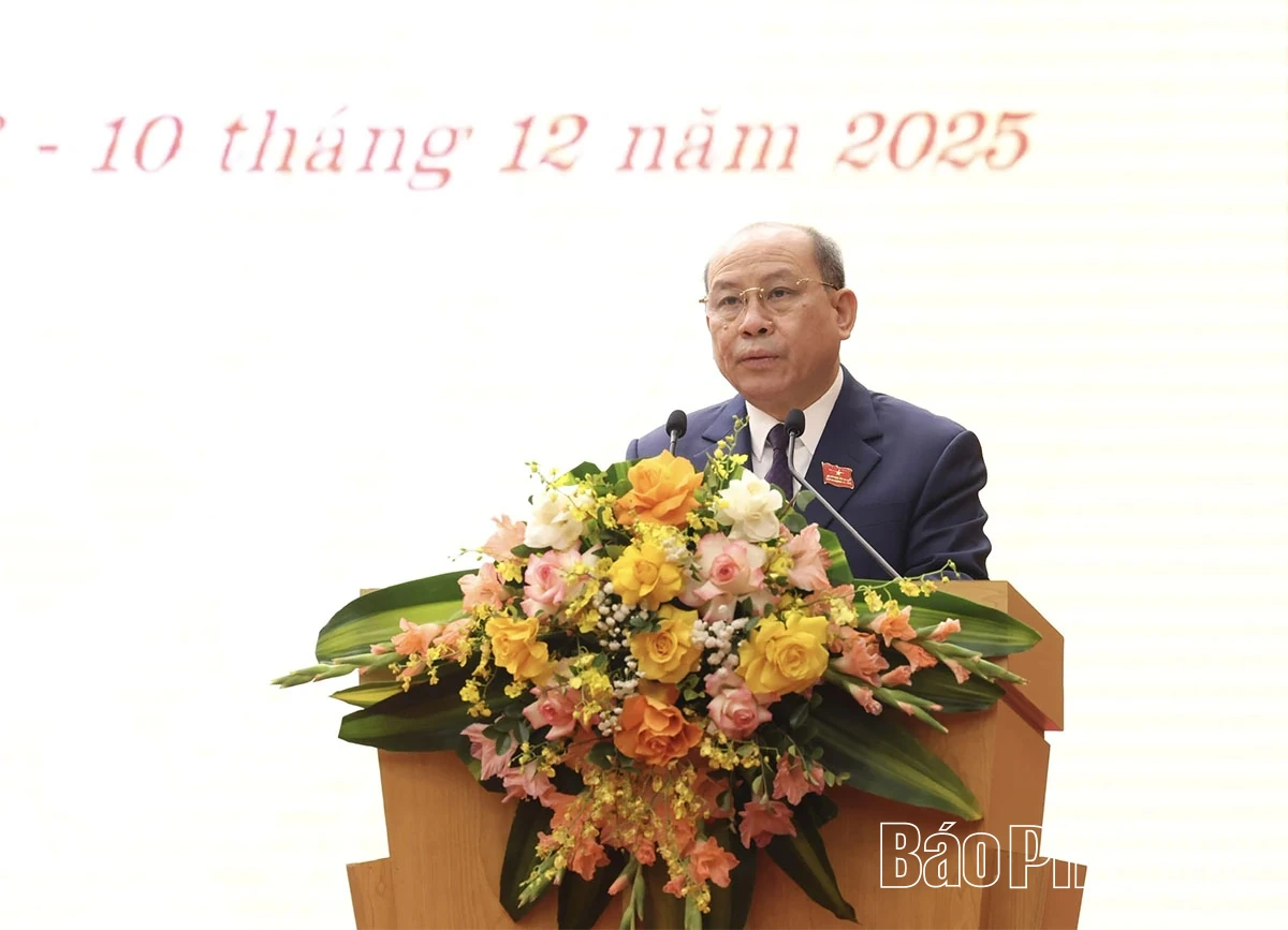 Các đại biểu thảo luận, chất vấn và trả lời chất vấn tại hội trường