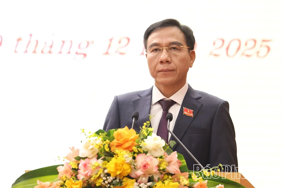 Các đại biểu thảo luận, chất vấn và trả lời chất vấn tại hội trường