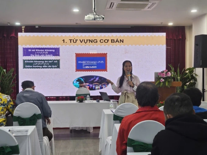 Đà Nẵng mở lớp dạy tiếng Hàn cho tài xế xích lô