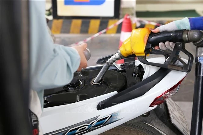 Giá xăng dầu đồng loạt giảm