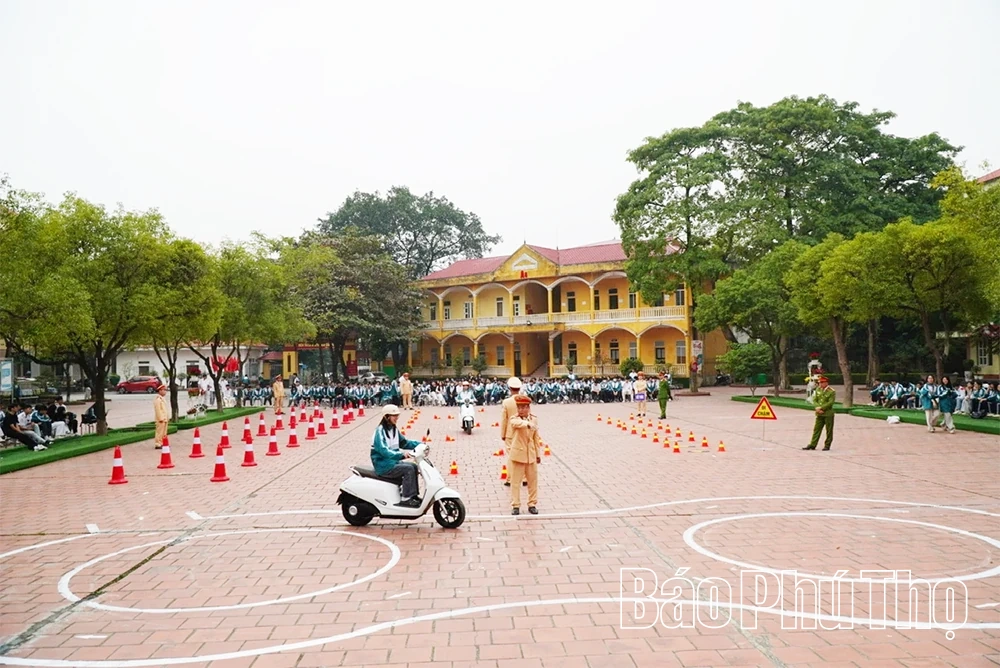Tuyên truyền, phổ biến pháp luật về trật tự, an toàn giao thông và hướng dẫn kỹ năng lái xe an toàn năm 2025