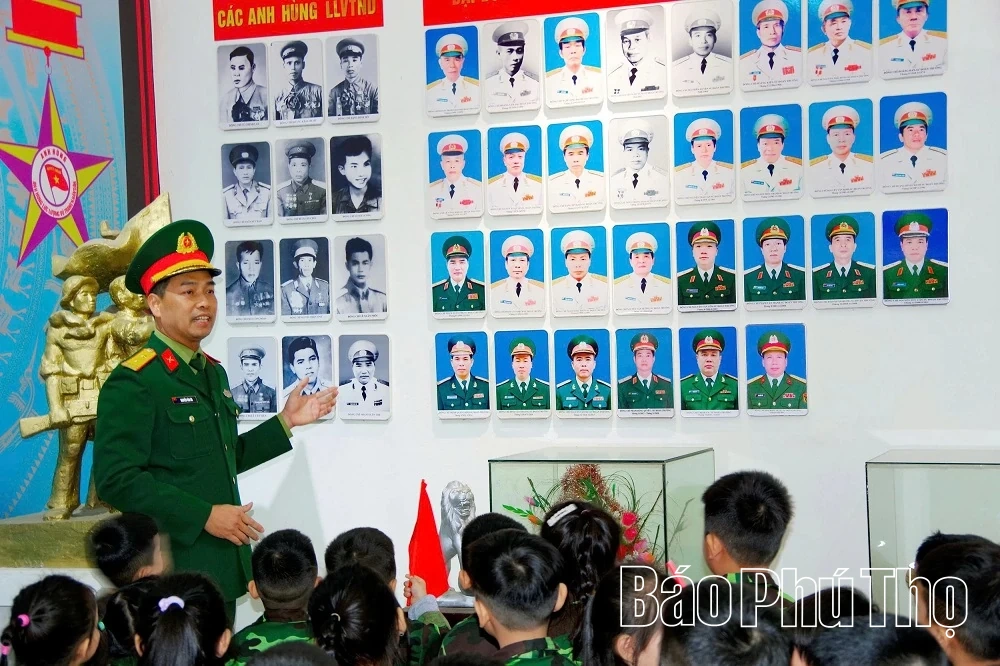 Trải nghiệm “Một ngày làm chiến sĩ” tại Sư đoàn 304