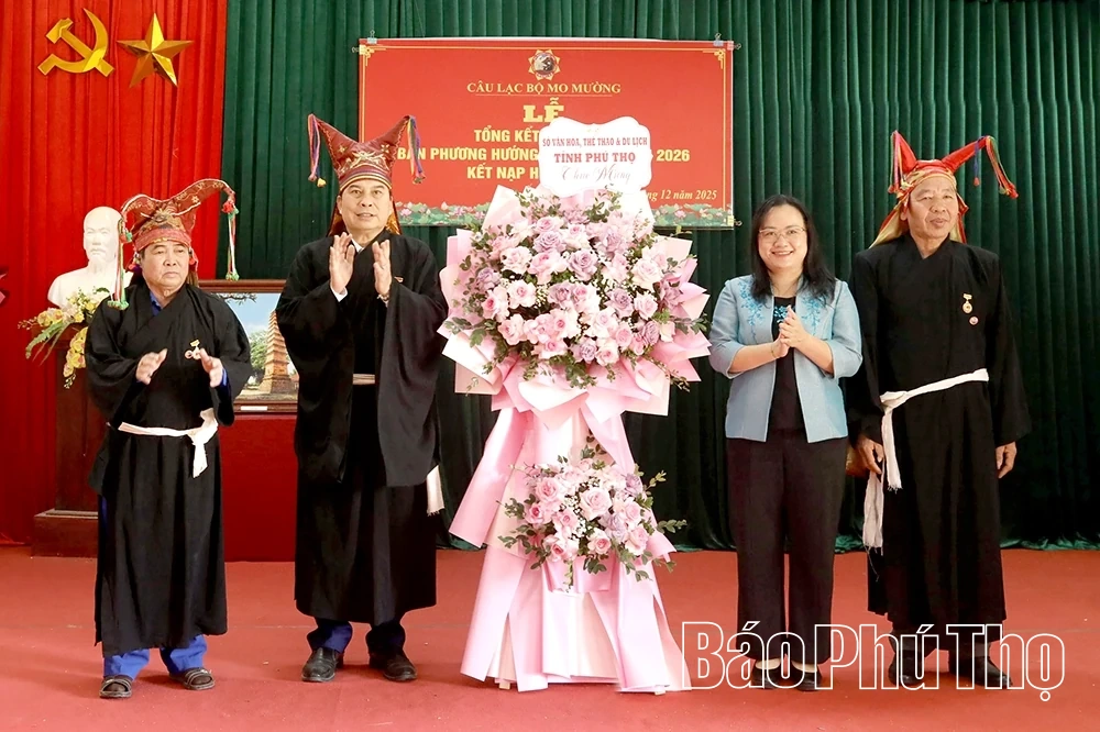 CLB Mo Mường Lạc Sơn chung tay bảo tồn di sản Mo Mường