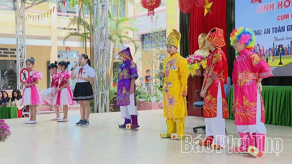 Sinh hoạt chuyên đề về an toàn giao thông và giáo dục kỹ năng công dân số cho học sinh