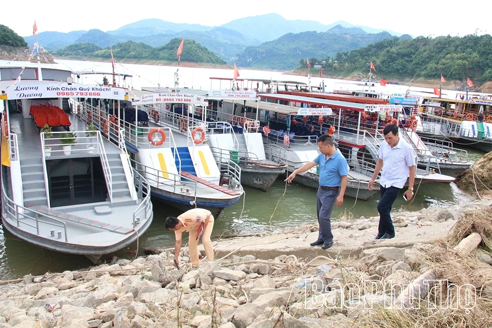 Không chủ quan với cháy, nổ trên tàu khách mùa lễ hội trên lòng hồ Hòa Bình