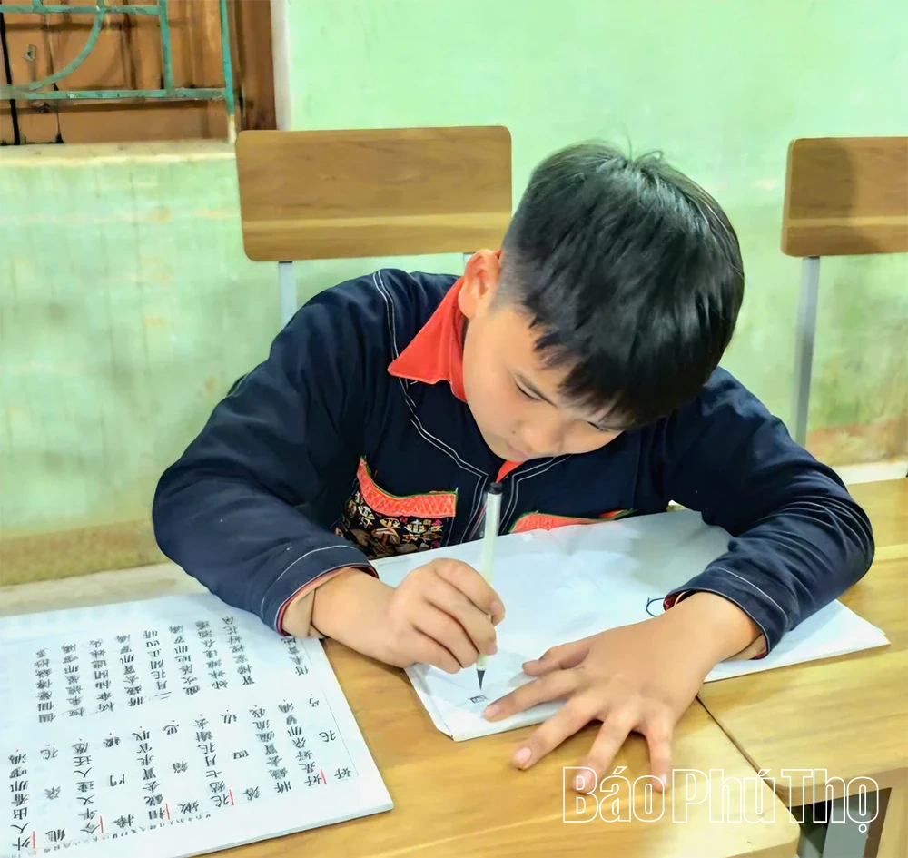 Giữ gìn chữ viết của người Dao Quần Chẹt