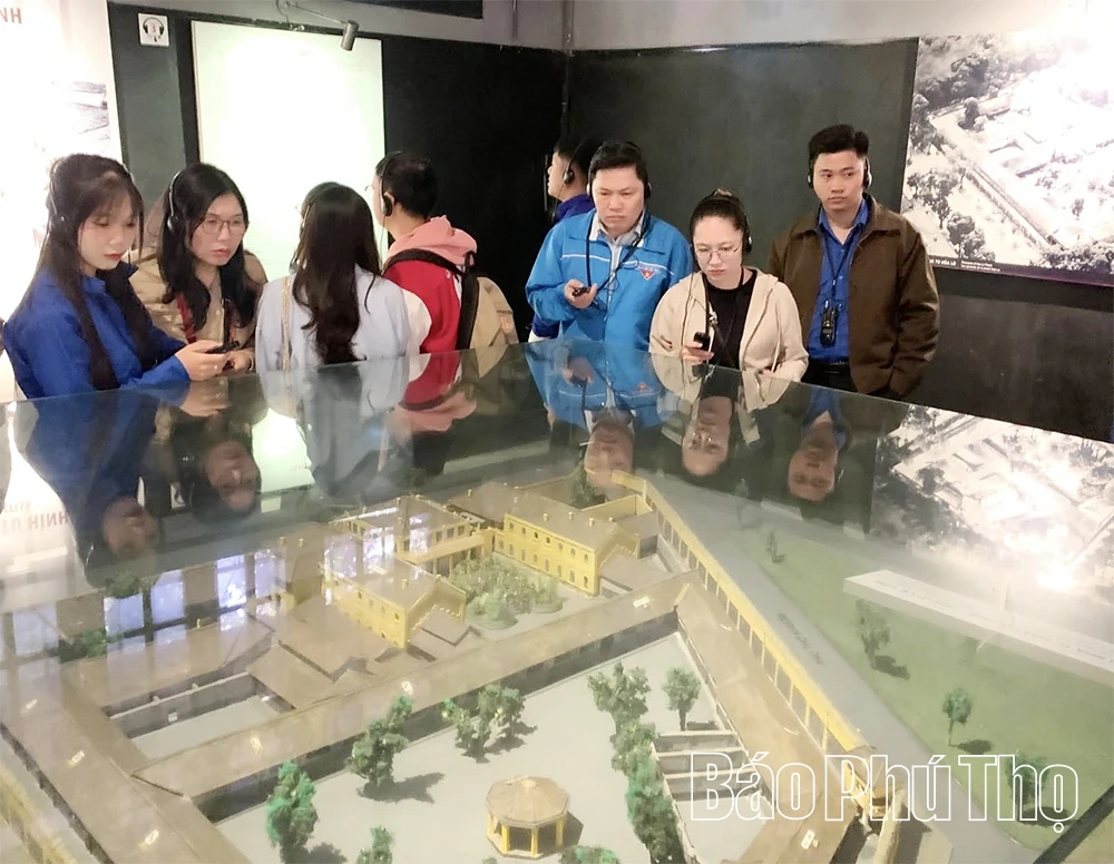 Gieo “hạt giống đỏ”