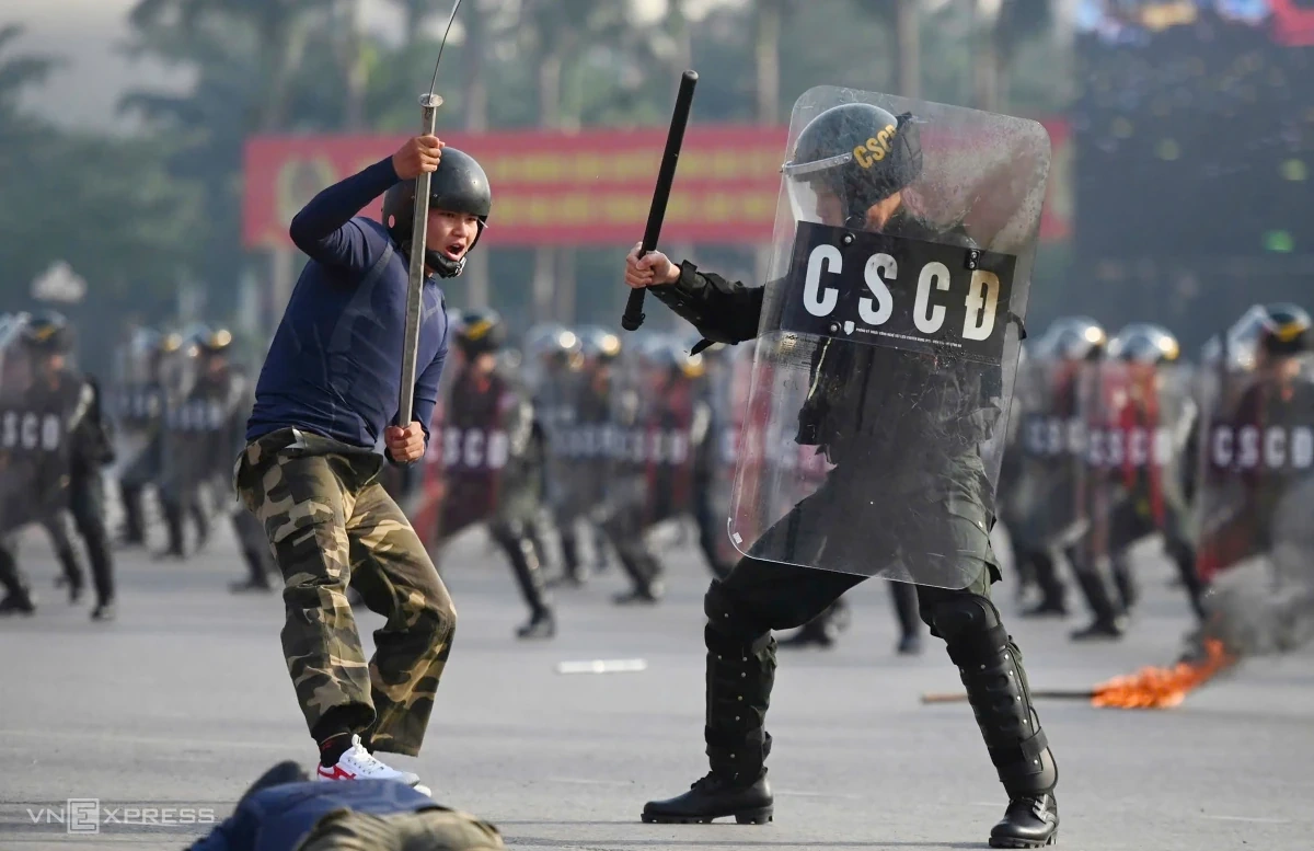 1.000 công an phô diễn sức mạnh trong lễ xuất quân bảo vệ Đại hội Đảng