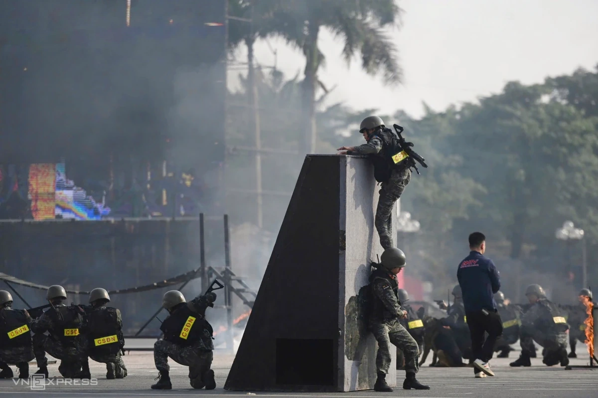 1.000 công an phô diễn sức mạnh trong lễ xuất quân bảo vệ Đại hội Đảng