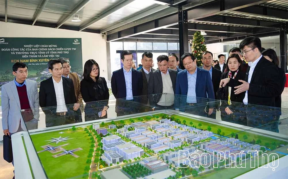 Đoàn công tác của Ban Chính sách, chiến lược Trung ương khảo sát tại Công ty Honda Việt Nam và Tập đoàn CNCTech