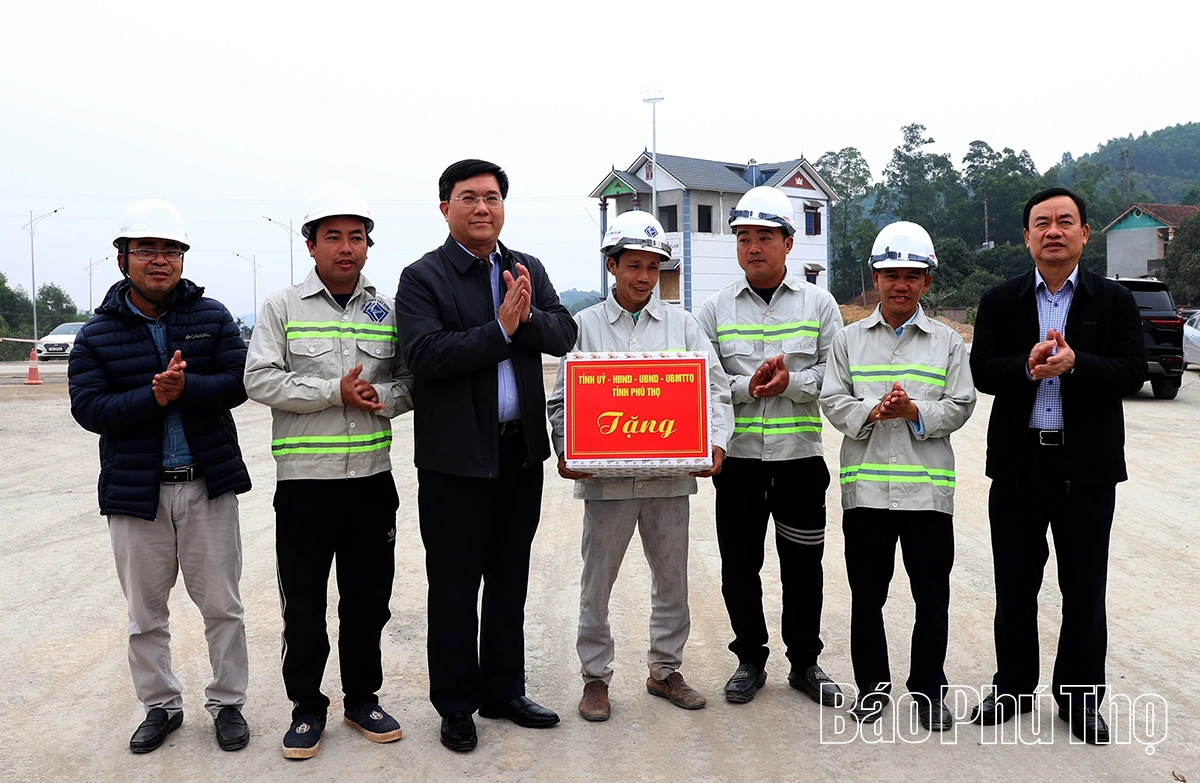 Chủ tịch UBND tỉnh Trần Duy Đông kiểm tra tiến độ một số dự án giao thông trên địa bàn tỉnh