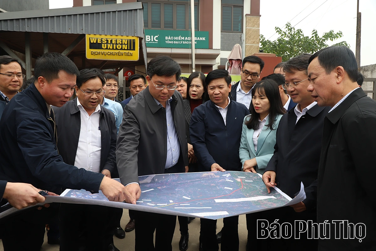 Chủ tịch UBND tỉnh Trần Duy Đông kiểm tra tiến độ một số dự án giao thông trên địa bàn tỉnh