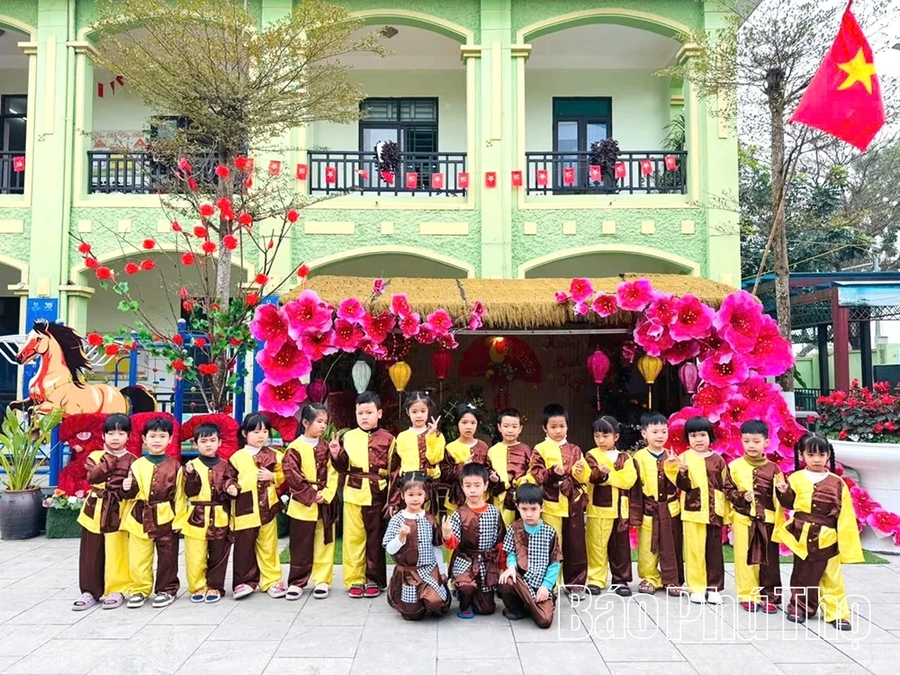 Tết cổ truyền trong tiếng cười trẻ thơ