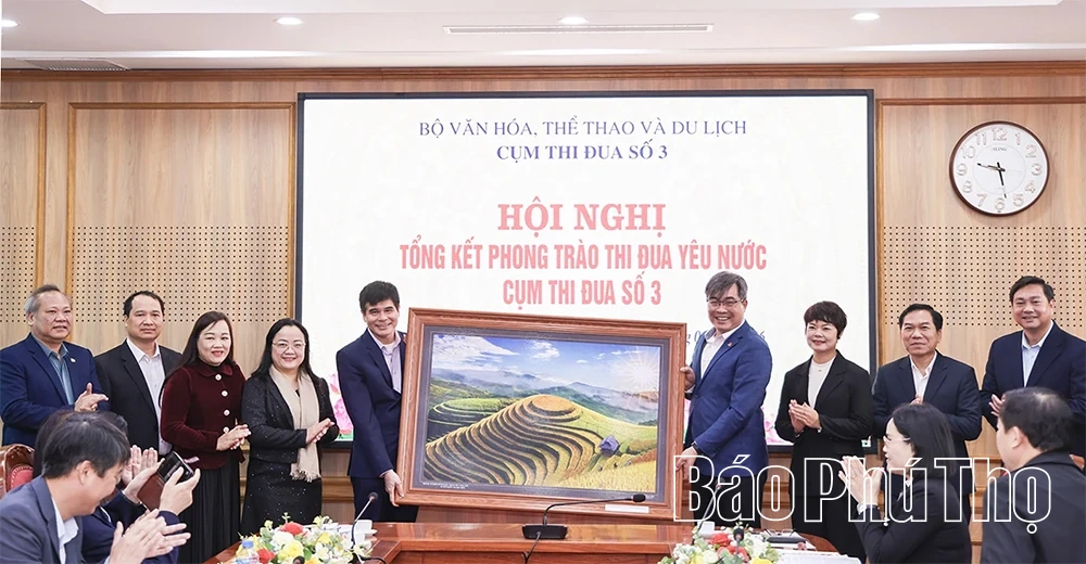 Tiếp tục đẩy mạnh phong trào thi đua ngành Văn hóa, Thể thao và Du lịch