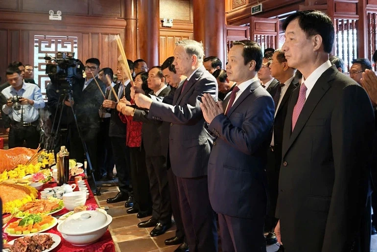 Tổng Bí thư Tô Lâm dự lễ khánh thành Nhà tưởng niệm Chủ tịch Hồ Chí Minh tại Đồi E2, Điện Biên