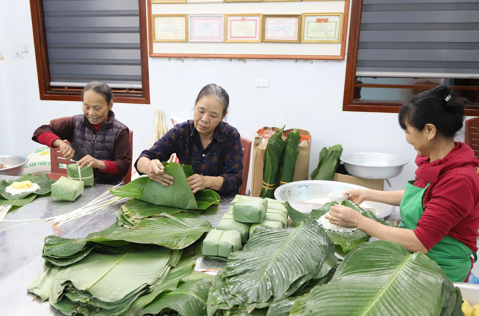 Rộn ràng làng bánh chưng vào Tết