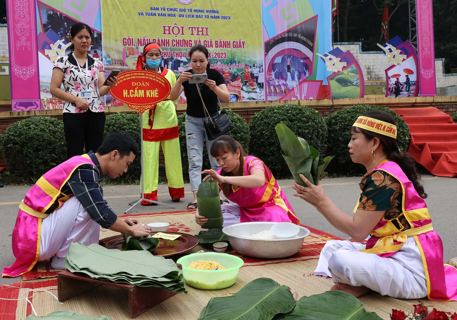 Rộn ràng làng bánh chưng vào Tết