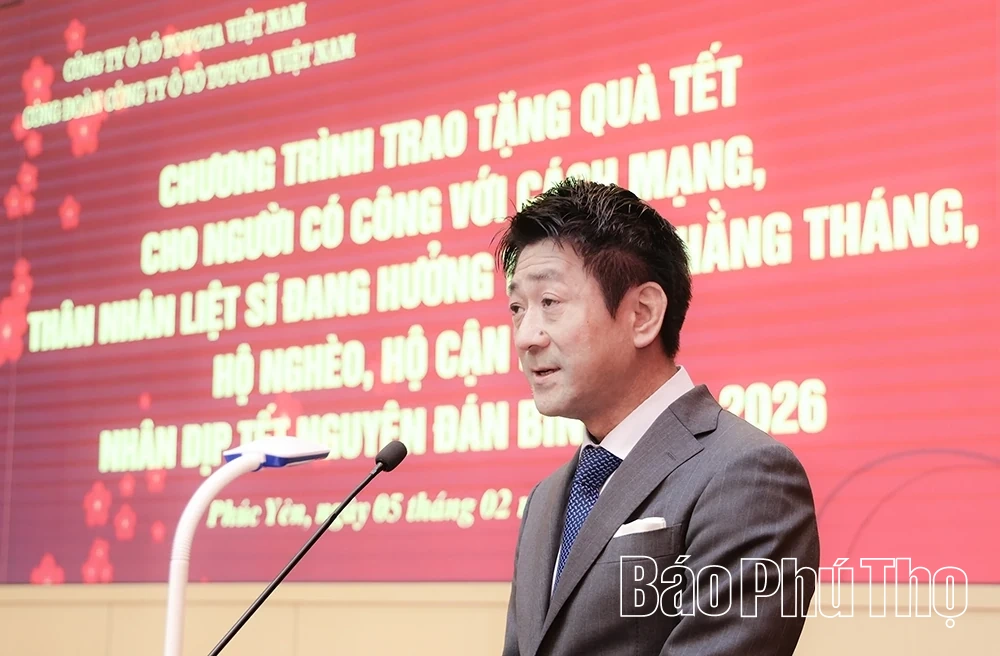 Công ty Ô tô Toyota Việt Nam tặng 280 phần quà Tết tại các phường Phúc Yên, Xuân Hòa