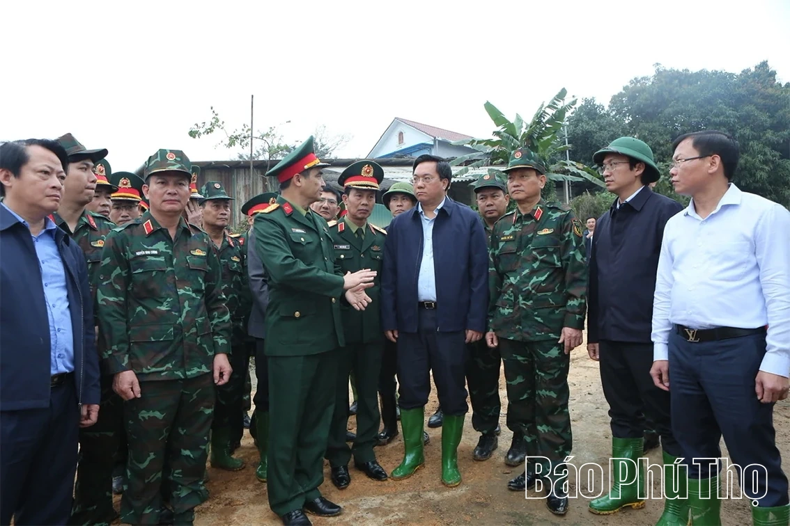Chủ tịch UBND tỉnh Trần Duy Đông: Hoàn thành bắc cầu phao qua Sông Lô trong ngày 15/2