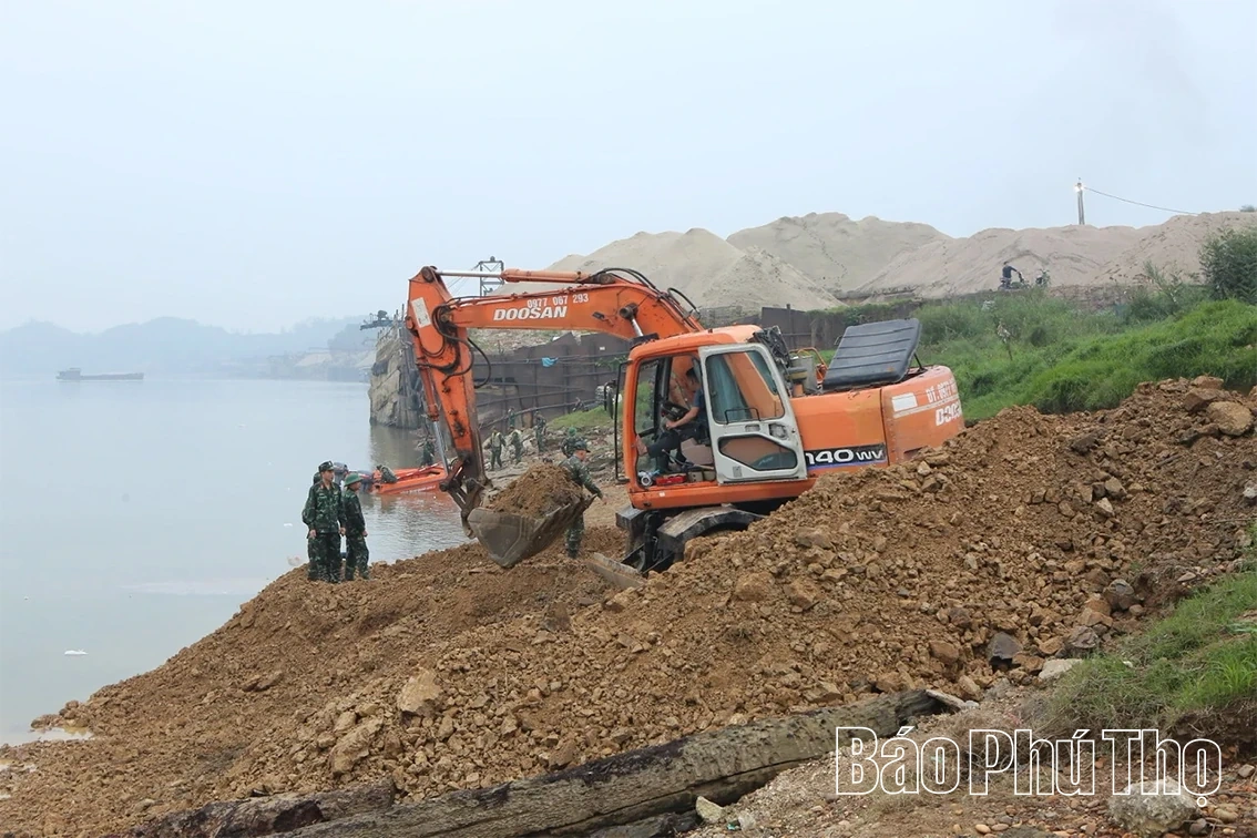 Chủ tịch UBND tỉnh Trần Duy Đông: Hoàn thành bắc cầu phao qua Sông Lô trong ngày 15/2