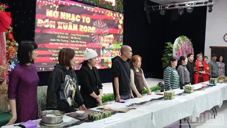 Thơm mùi bánh chưng xanh ở xứ tuyết