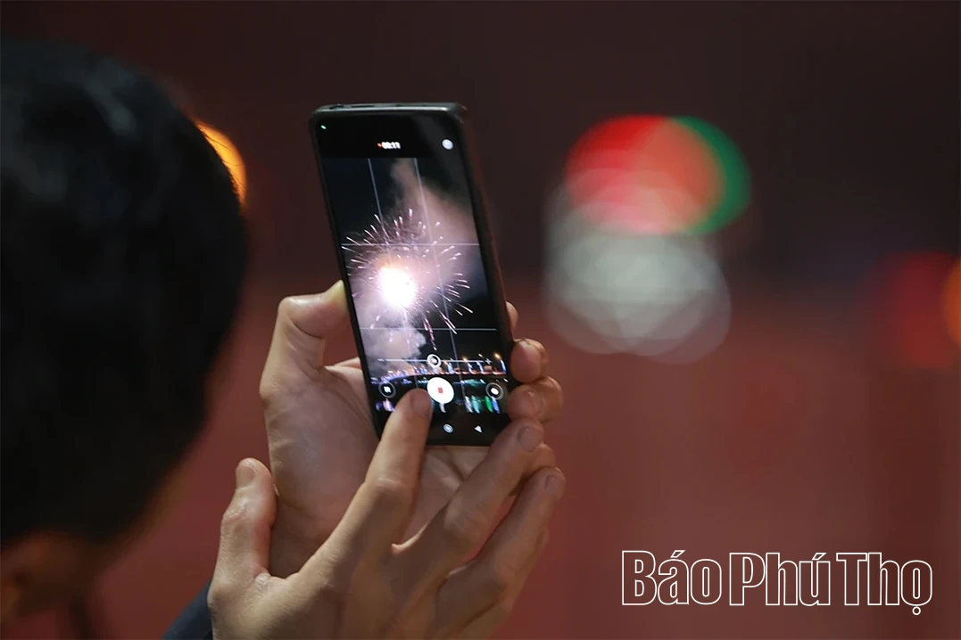 Rực rỡ pháo hoa đón chào năm mới Bính Ngọ 2026