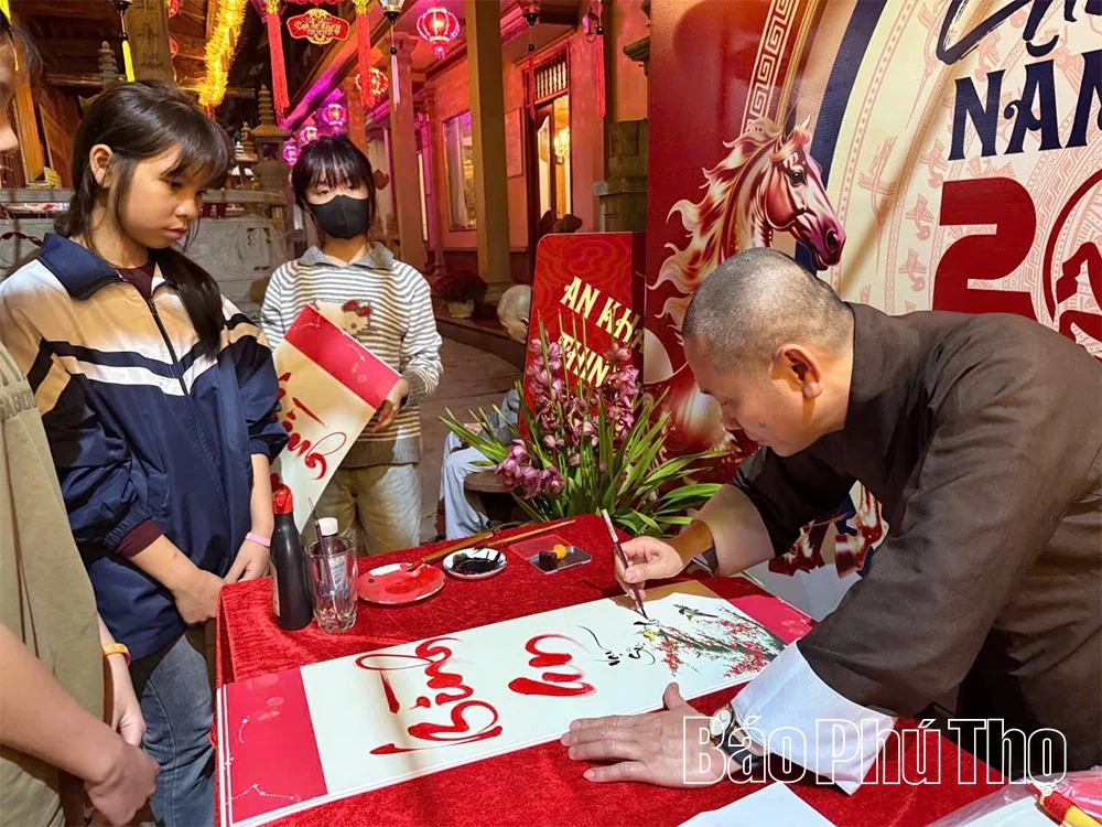 Xin chữ đầu năm nơi cửa Phật - Nét đẹp văn hóa tâm linh