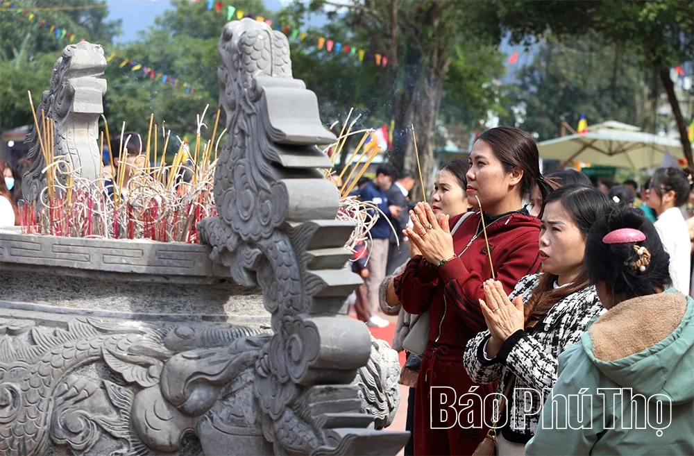 Độc đáo lễ hội Chùa Tiên