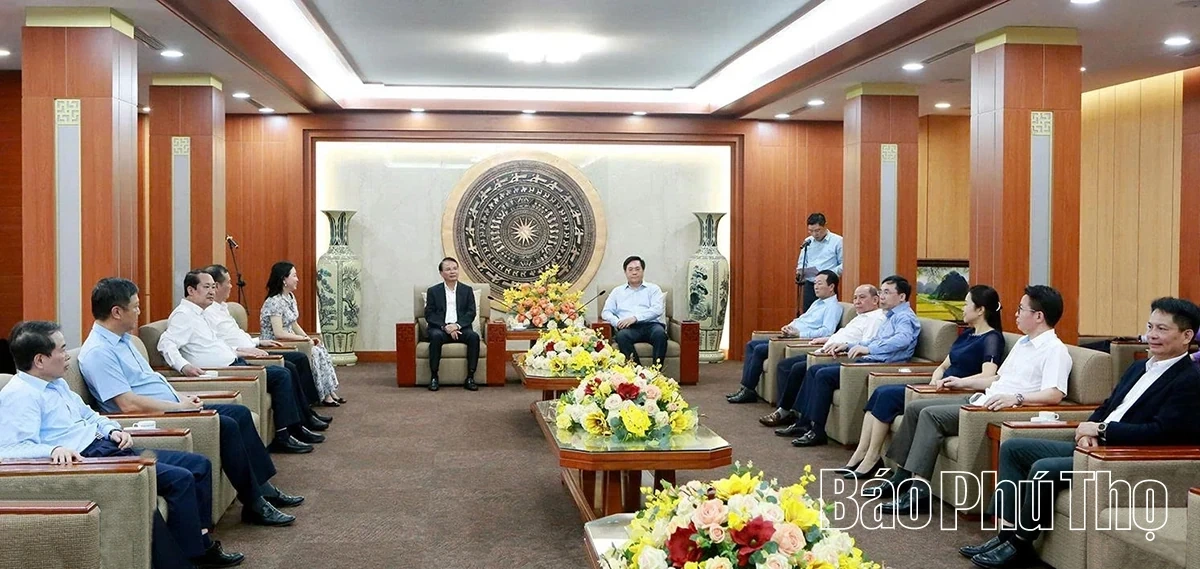 Ninh Binh Provincial Party Standing Committee Delegation Visits and Works with Phu Tho Province